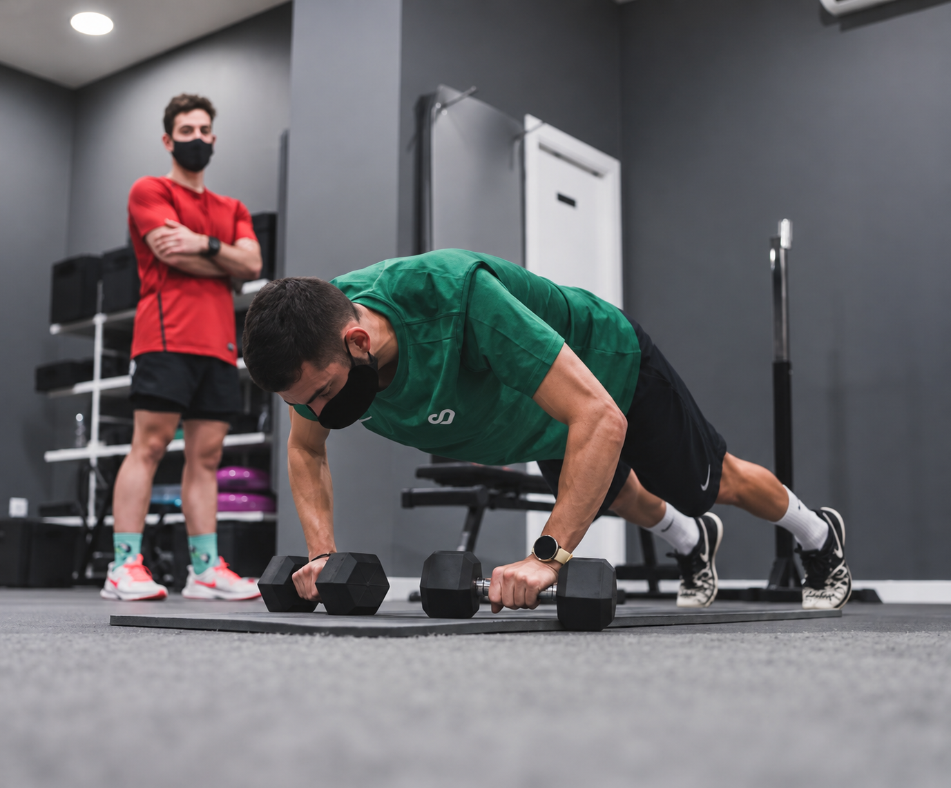 David realizando un ejercicio de acondicionamiento y resistencia